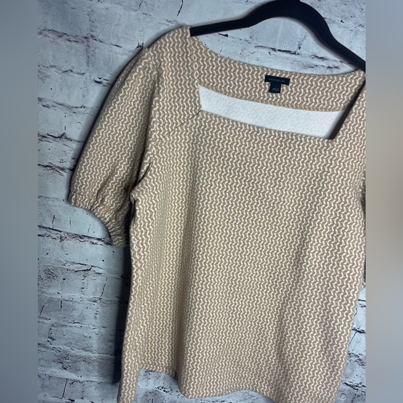 Large Ann Taylor short puff sleeve tan and white top - Picture 2 of 5
